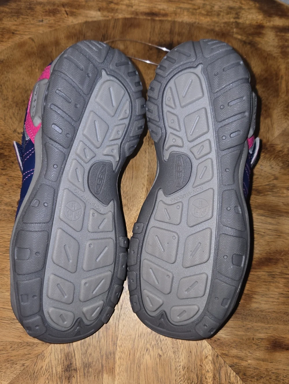 NWOT Girls' KEEN 